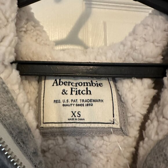ABERCROMBIE & FITCH fleeced full zipped hoodie xs- new with tag - Picture 3 of 4